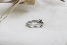 Load image into Gallery viewer, CURVES SILVER RING
